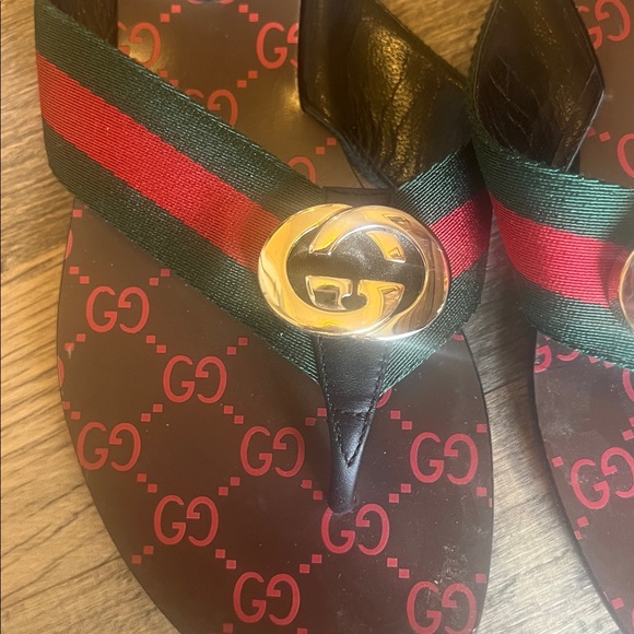 Gucci Red and Green Kika striped interlocking GG sandal - Picture 2 of 4